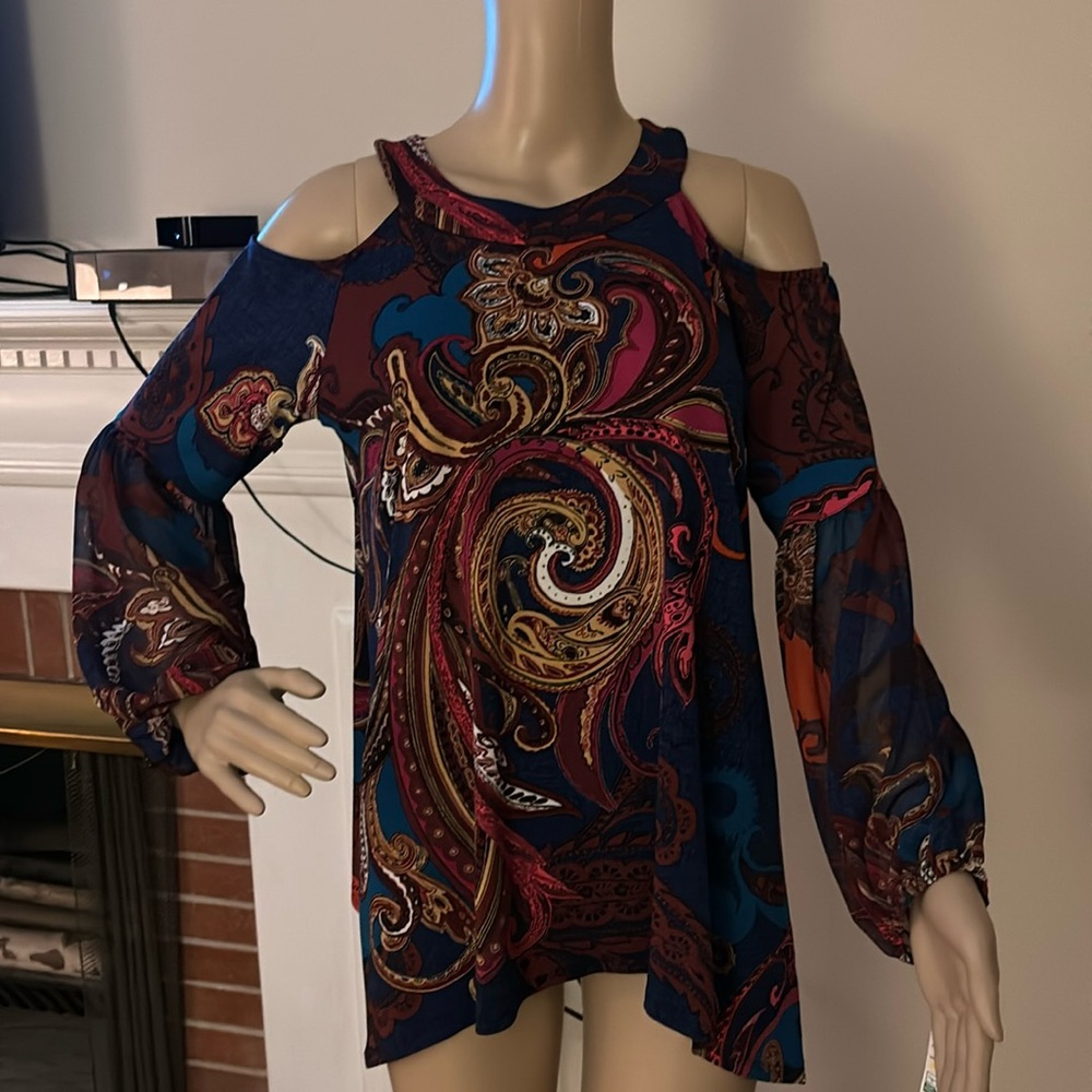 Cutout shoulder blouse